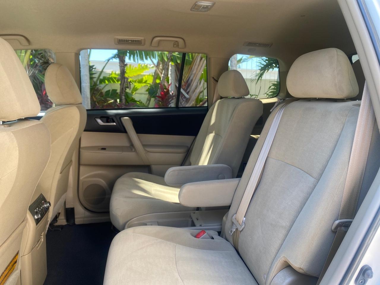 2013 Toyota Highlander Plus LOW MILES 42,200 1 OWNER Pompano Beach FL