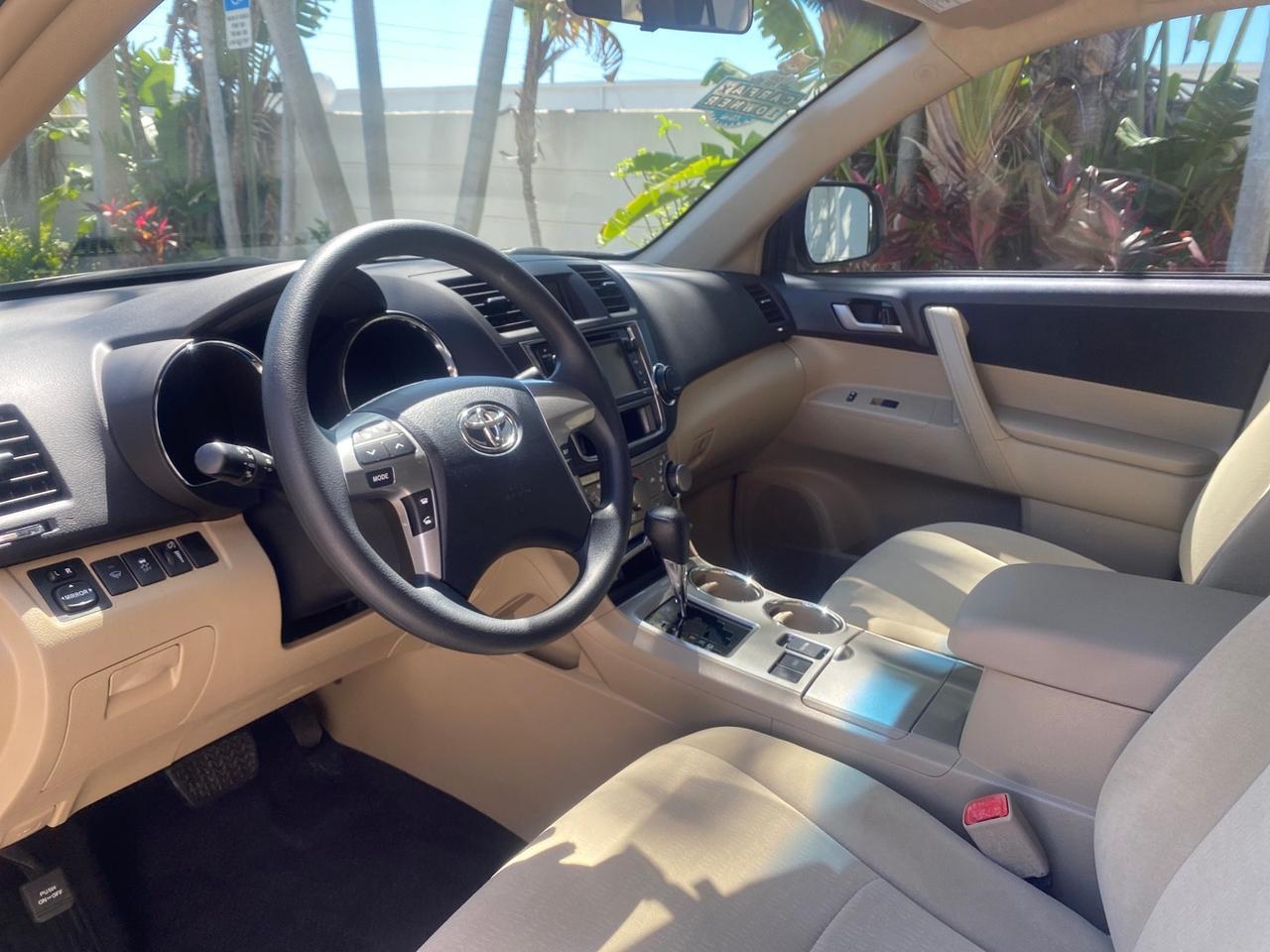 2013 Toyota Highlander Plus LOW MILES 42,200 1 OWNER Pompano Beach FL