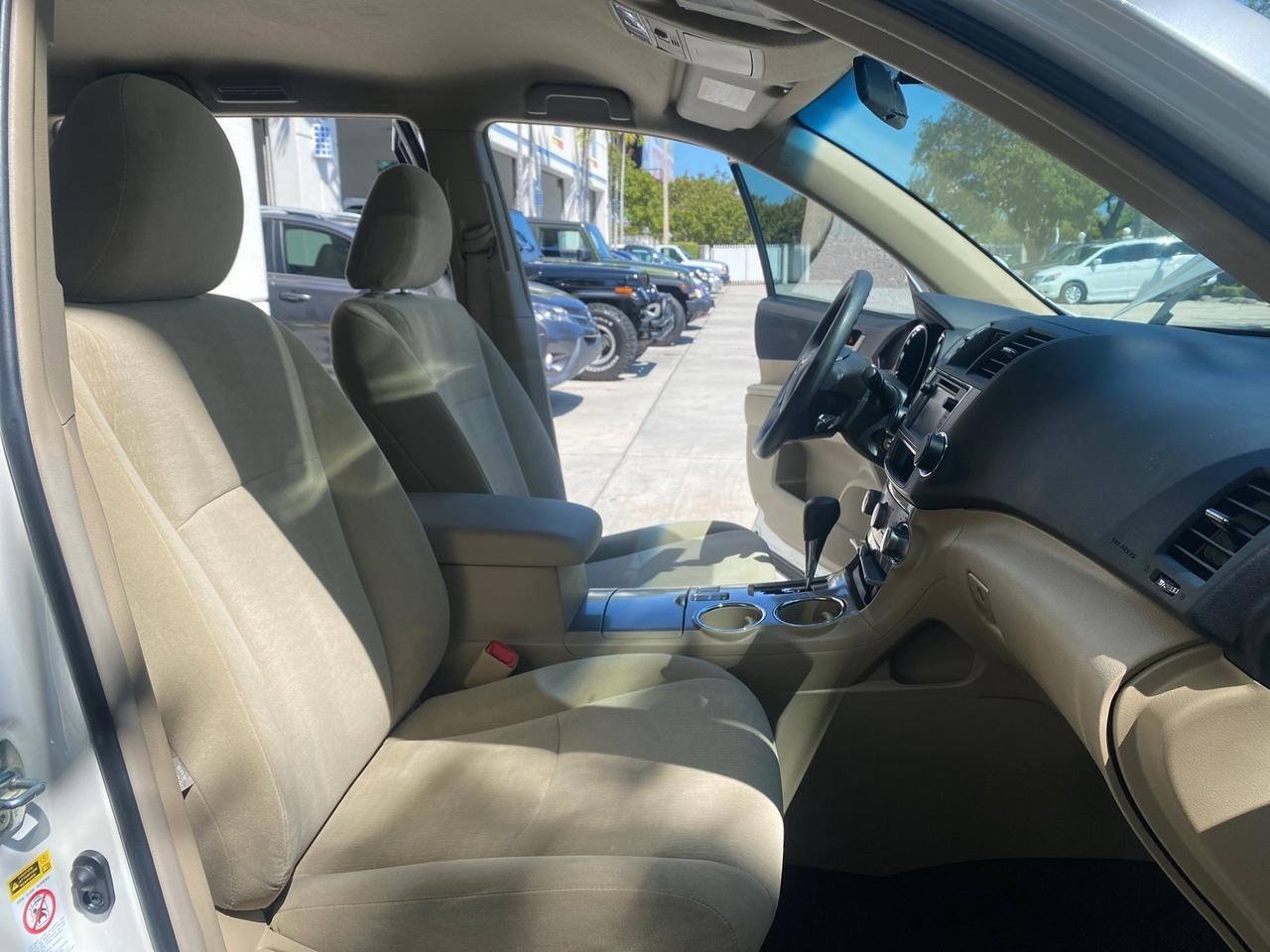 2013 Toyota Highlander Plus LOW MILES 42,200 1 OWNER Pompano Beach FL