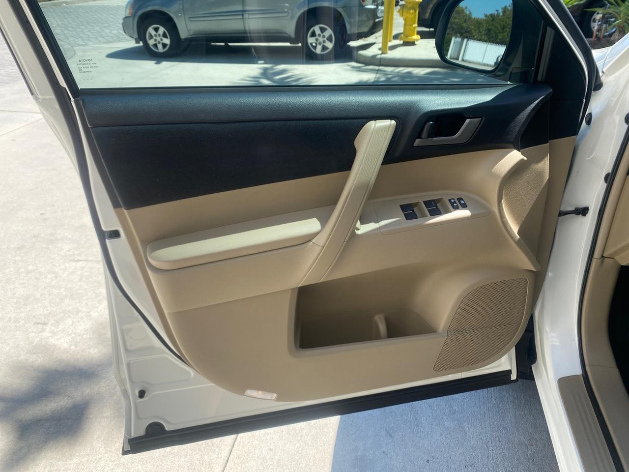 2013 Toyota Highlander Plus LOW MILES 42,200 1 OWNER Pompano Beach FL