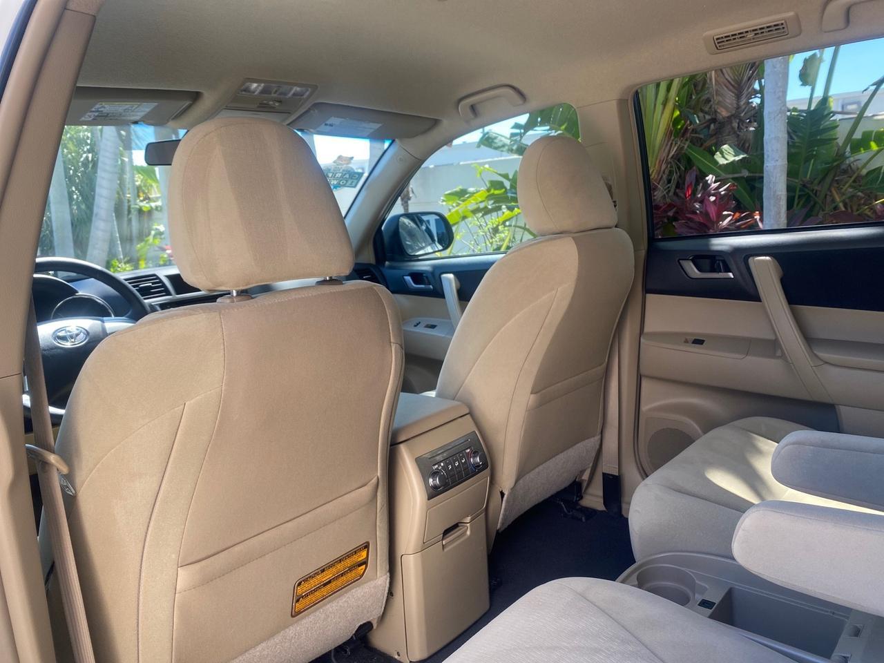 2013 Toyota Highlander Plus LOW MILES 42,200 1 OWNER Pompano Beach FL