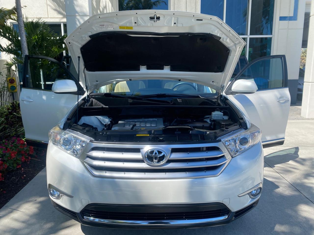 2013 Toyota Highlander Plus LOW MILES 42,200 1 OWNER Pompano Beach FL