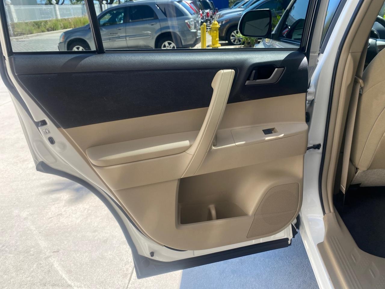 2013 Toyota Highlander Plus LOW MILES 42,200 1 OWNER Pompano Beach FL