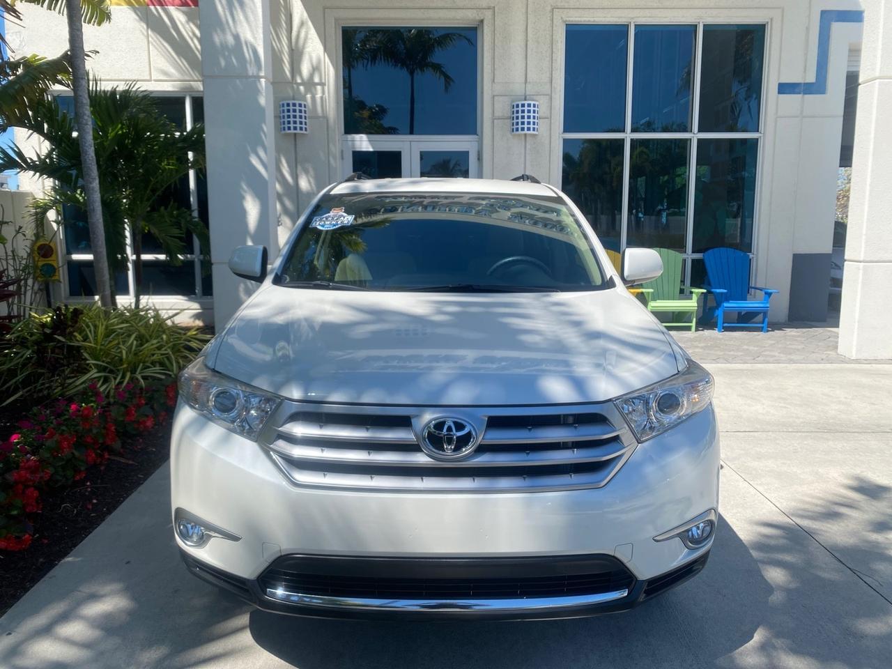 2013 Toyota Highlander Plus LOW MILES 42,200 1 OWNER Pompano Beach FL