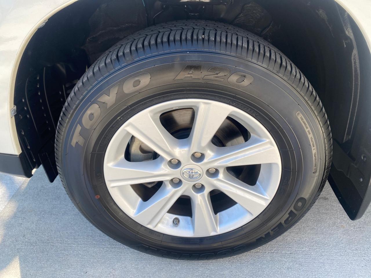 2013 Toyota Highlander Plus LOW MILES 42,200 1 OWNER Pompano Beach FL