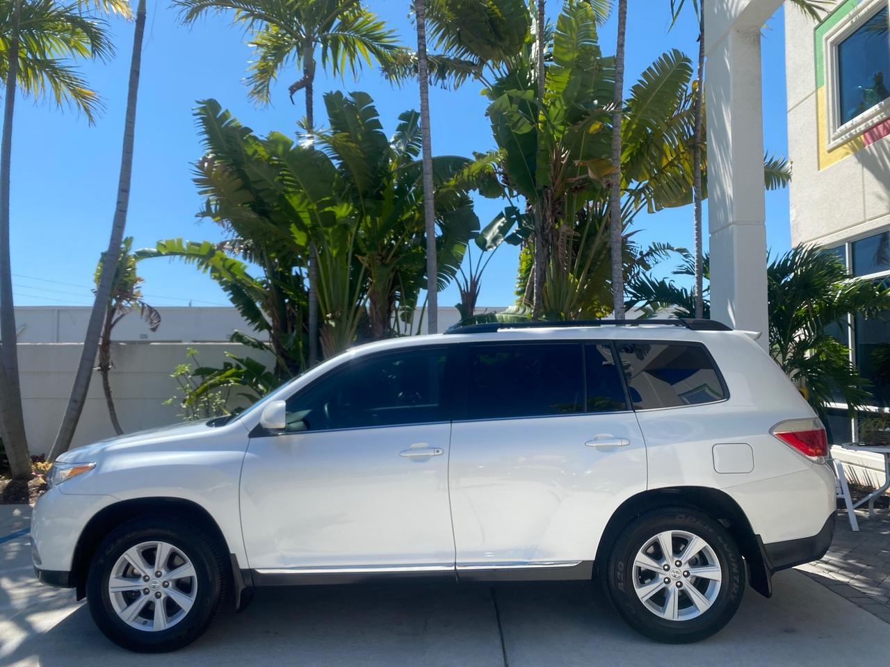 2013 Toyota Highlander Plus LOW MILES 42,200 1 OWNER Pompano Beach FL