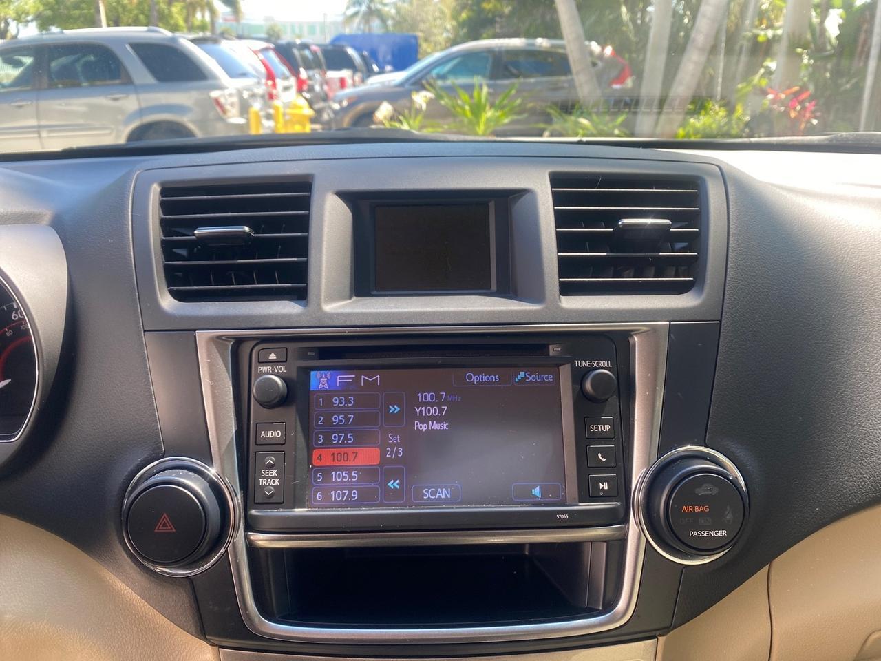 2013 Toyota Highlander Plus LOW MILES 42,200 1 OWNER Pompano Beach FL