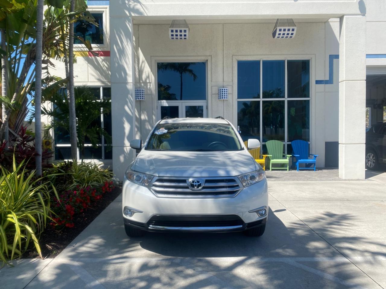 2013 Toyota Highlander Plus LOW MILES 42,200 1 OWNER Pompano Beach FL