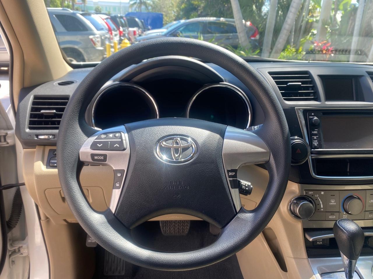 2013 Toyota Highlander Plus LOW MILES 42,200 1 OWNER Pompano Beach FL