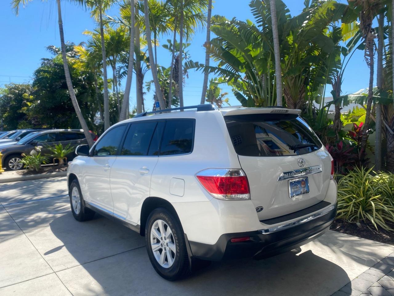 2013 Toyota Highlander Plus LOW MILES 42,200 1 OWNER Pompano Beach FL