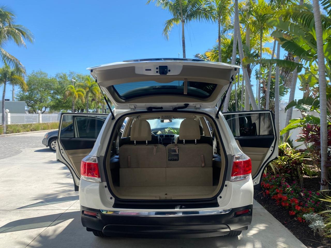 2013 Toyota Highlander Plus LOW MILES 42,200 1 OWNER Pompano Beach FL