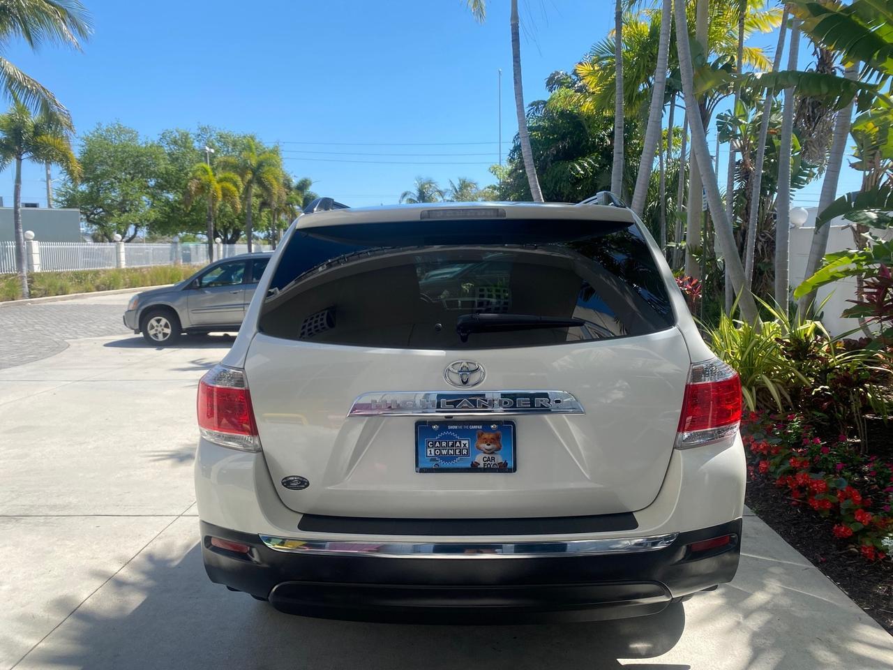2013 Toyota Highlander Plus LOW MILES 42,200 1 OWNER Pompano Beach FL