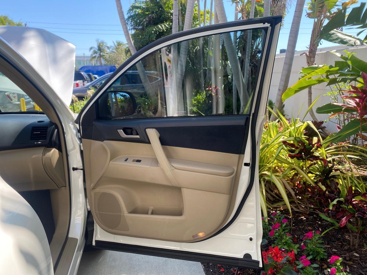 2013 Toyota Highlander Plus LOW MILES 42,200 1 OWNER Pompano Beach FL