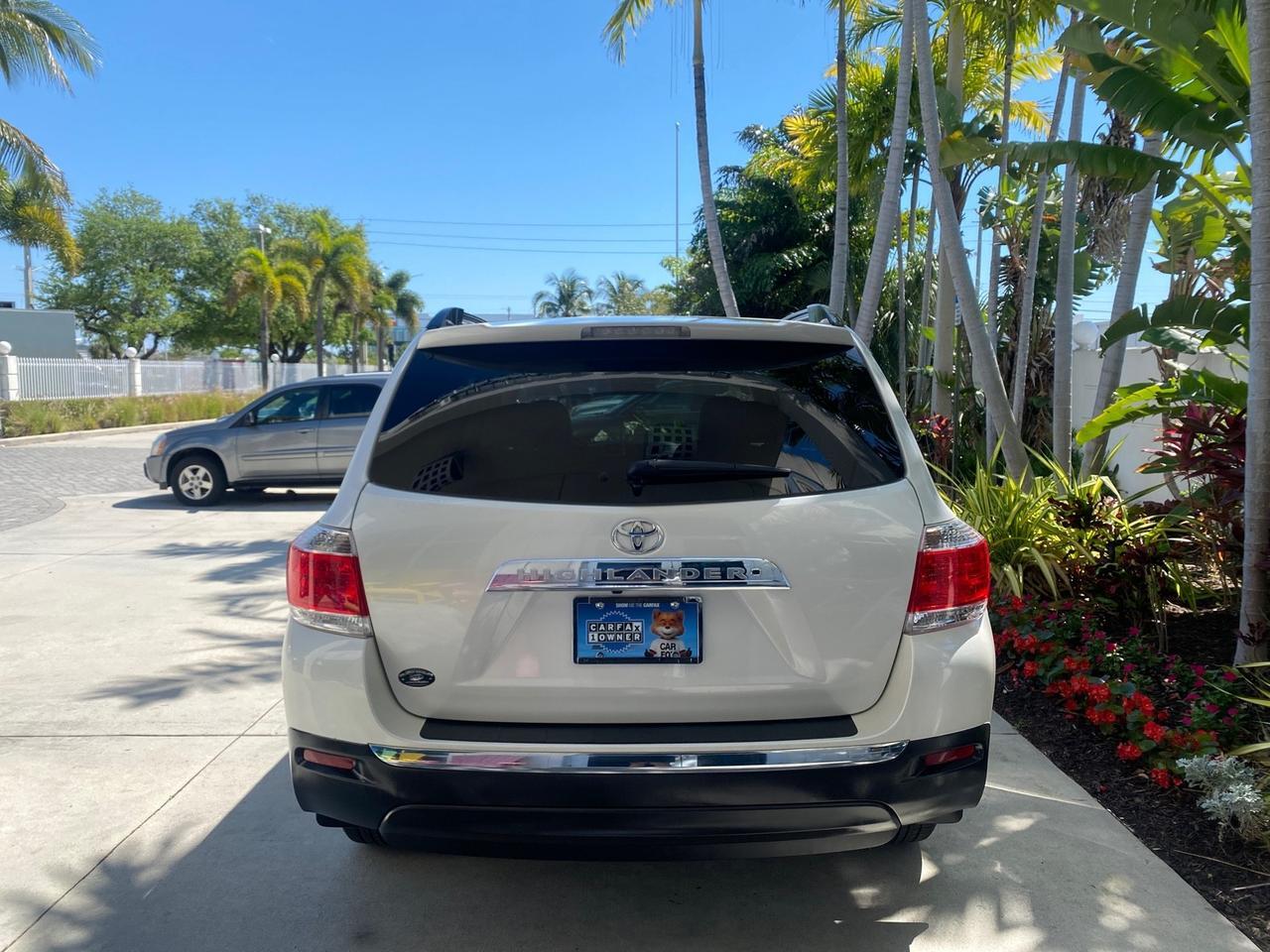 2013 Toyota Highlander Plus LOW MILES 42,200 1 OWNER Pompano Beach FL