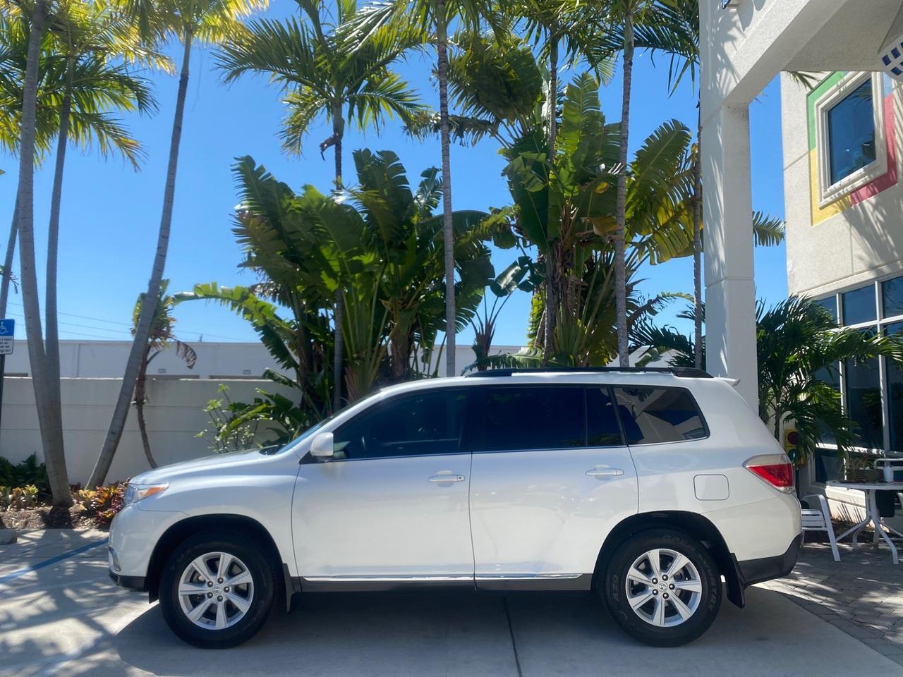 2013 Toyota Highlander Plus LOW MILES 42,200 1 OWNER Pompano Beach FL