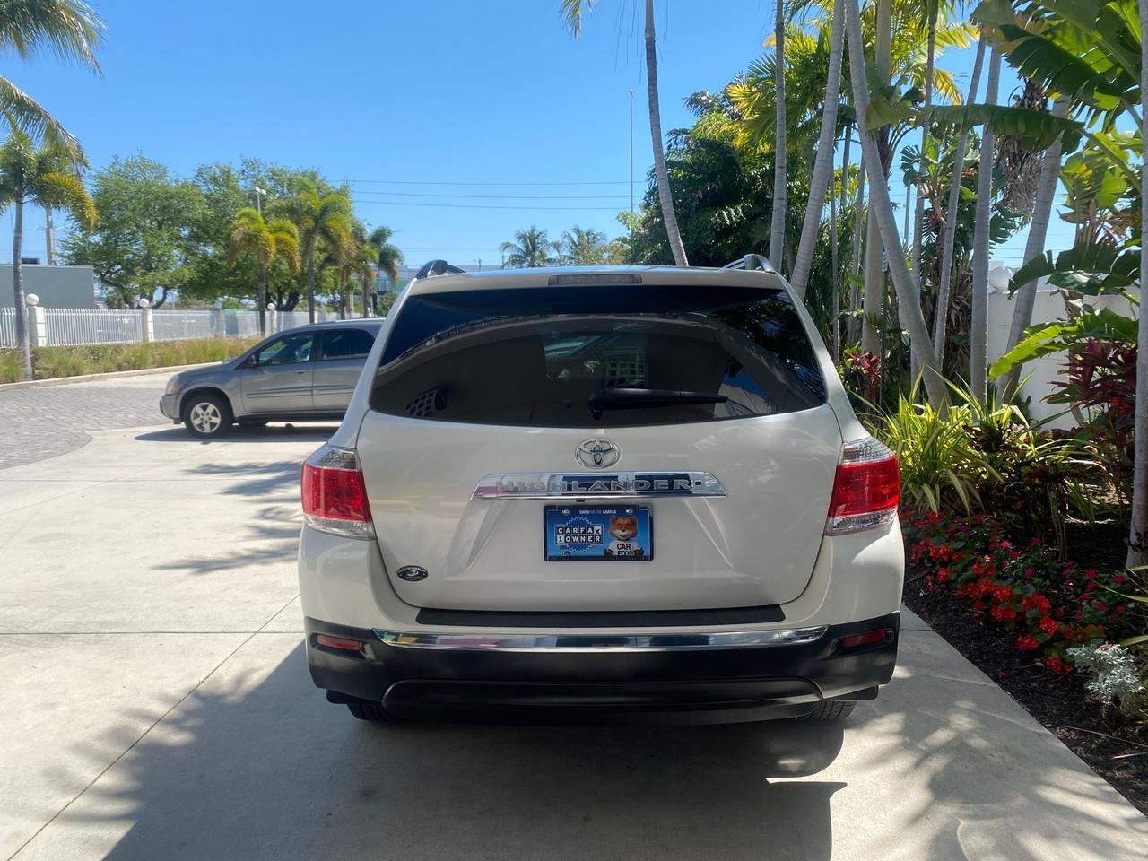 2013 Toyota Highlander Plus LOW MILES 42,200 1 OWNER Pompano Beach FL