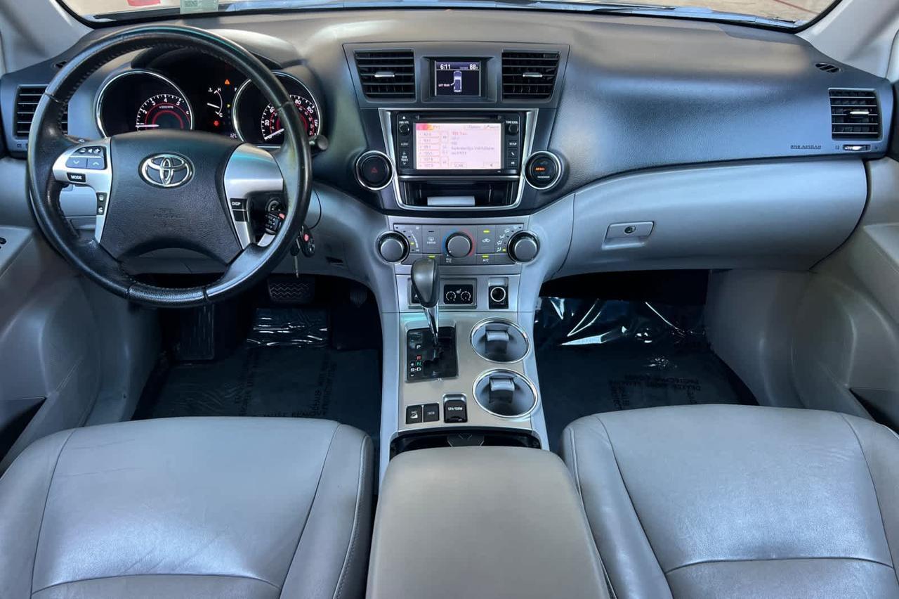 2013 Toyota Highlander SE