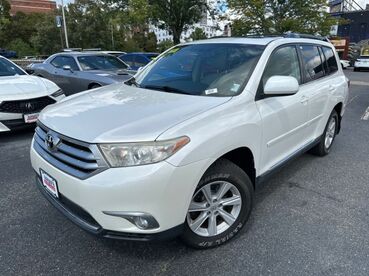 2013_Toyota_Highlander_SE_ Worcester MA