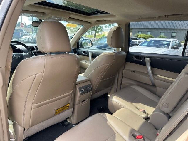 2013 Toyota Highlander SE Worcester MA