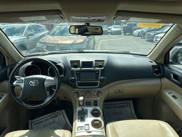 2013 Toyota Highlander SE Worcester MA