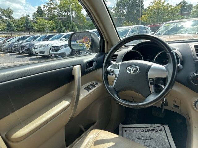 2013 Toyota Highlander SE Worcester MA