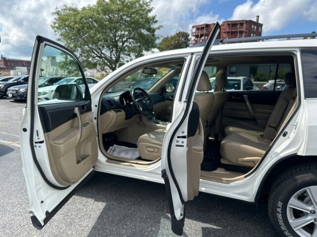 2013 Toyota Highlander SE Worcester MA