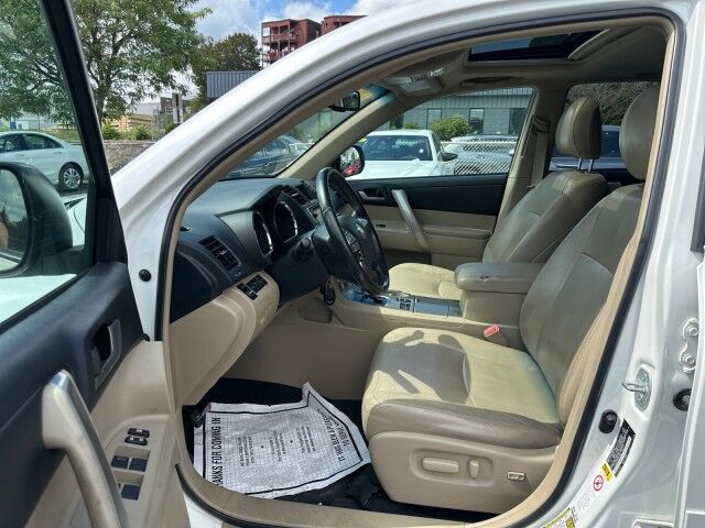 2013 Toyota Highlander SE Worcester MA