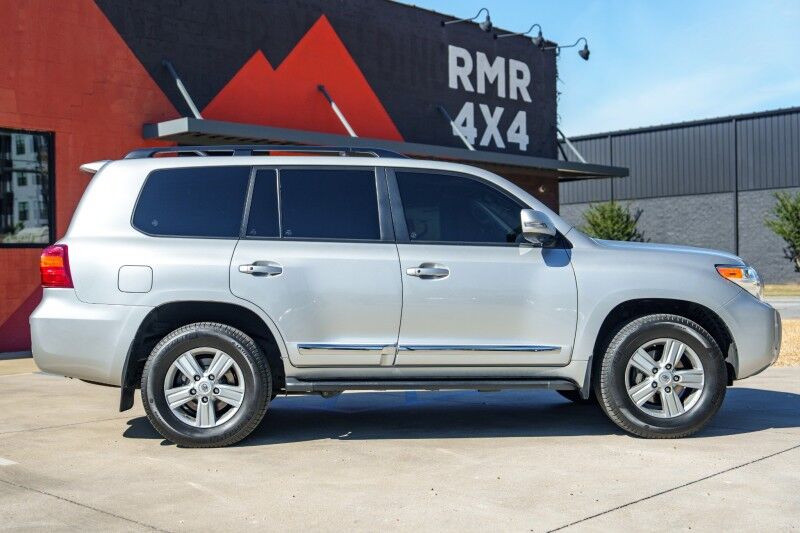 2013 Toyota Land Cruiser VX photo 4