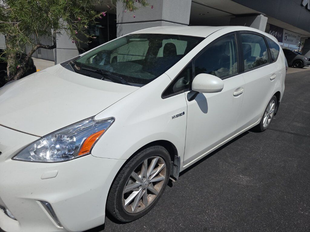 2013 Toyota Prius v Five