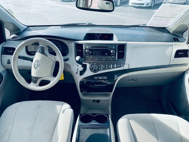 2013 Toyota Sienna- SD LE V6 7 Passenger Au Hot Springs AR