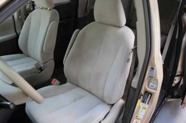 2013 Toyota Sienna LE AAS BraunAbility Wheelchair Accessible Van Knoxville TN