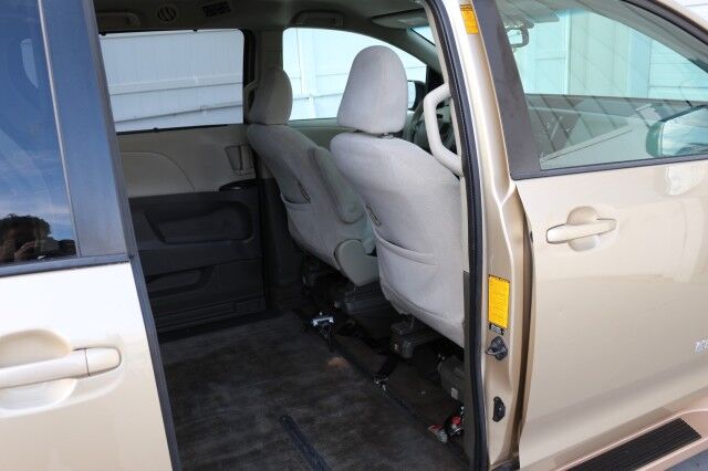 2013 Toyota Sienna LE AAS BraunAbility Wheelchair Accessible Van Knoxville TN