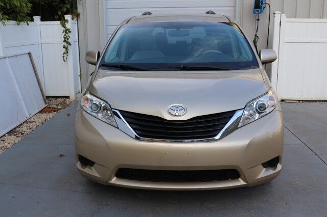 2013 Toyota Sienna LE AAS BraunAbility Wheelchair Accessible Van Knoxville TN
