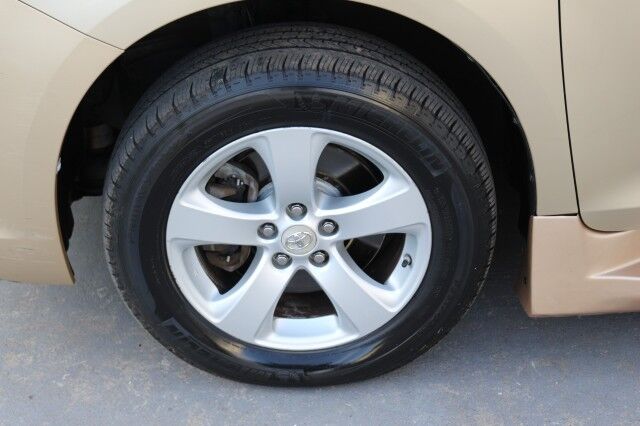 2013 Toyota Sienna LE AAS BraunAbility Wheelchair Accessible Van Knoxville TN