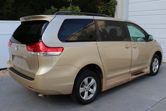 2013 Toyota Sienna LE AAS BraunAbility Wheelchair Accessible Van Knoxville TN