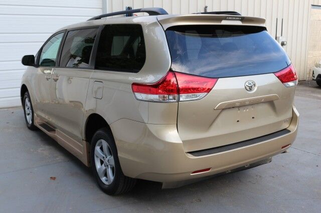 2013 Toyota Sienna LE AAS BraunAbility Wheelchair Accessible Van Knoxville TN