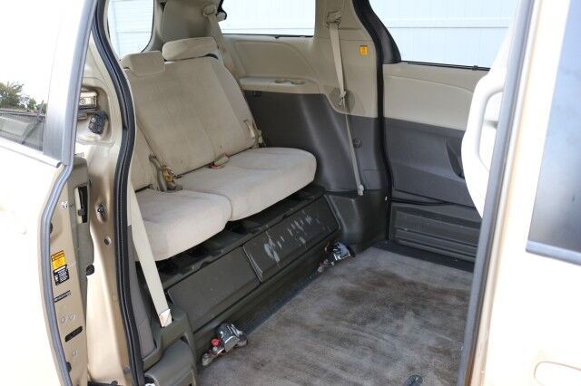 2013 Toyota Sienna LE AAS BraunAbility Wheelchair Accessible Van Knoxville TN