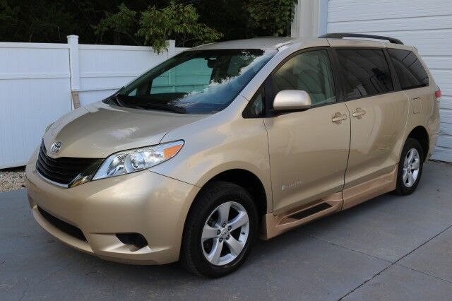 2013 Toyota Sienna LE AAS BraunAbility Wheelchair Accessible Van Knoxville TN