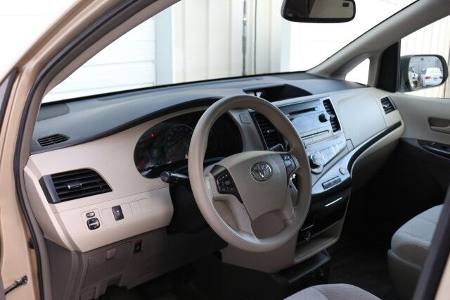 2013 Toyota Sienna LE AAS BraunAbility Wheelchair Accessible Van Knoxville TN