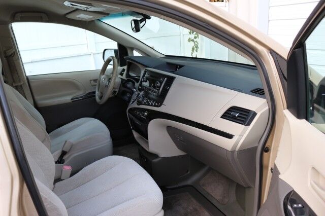 2013 Toyota Sienna LE AAS BraunAbility Wheelchair Accessible Van Knoxville TN