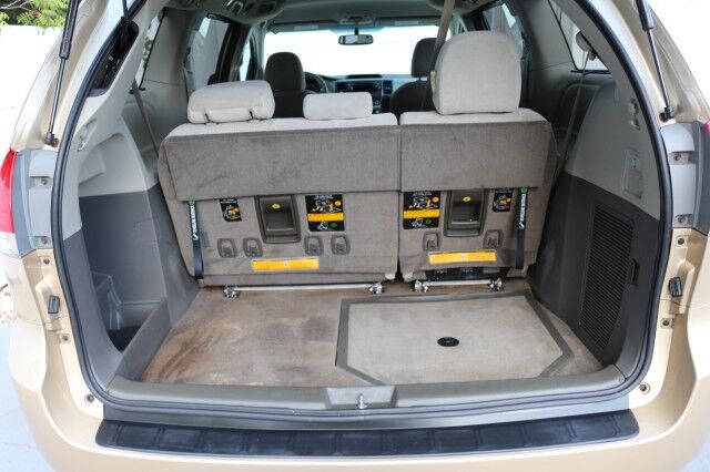 2013 Toyota Sienna LE AAS BraunAbility Wheelchair Accessible Van Knoxville TN