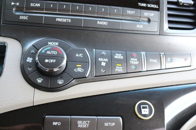 2013 Toyota Sienna LE AAS BraunAbility Wheelchair Accessible Van Knoxville TN