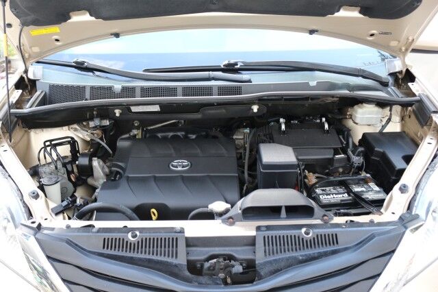 2013 Toyota Sienna LE AAS BraunAbility Wheelchair Accessible Van Knoxville TN
