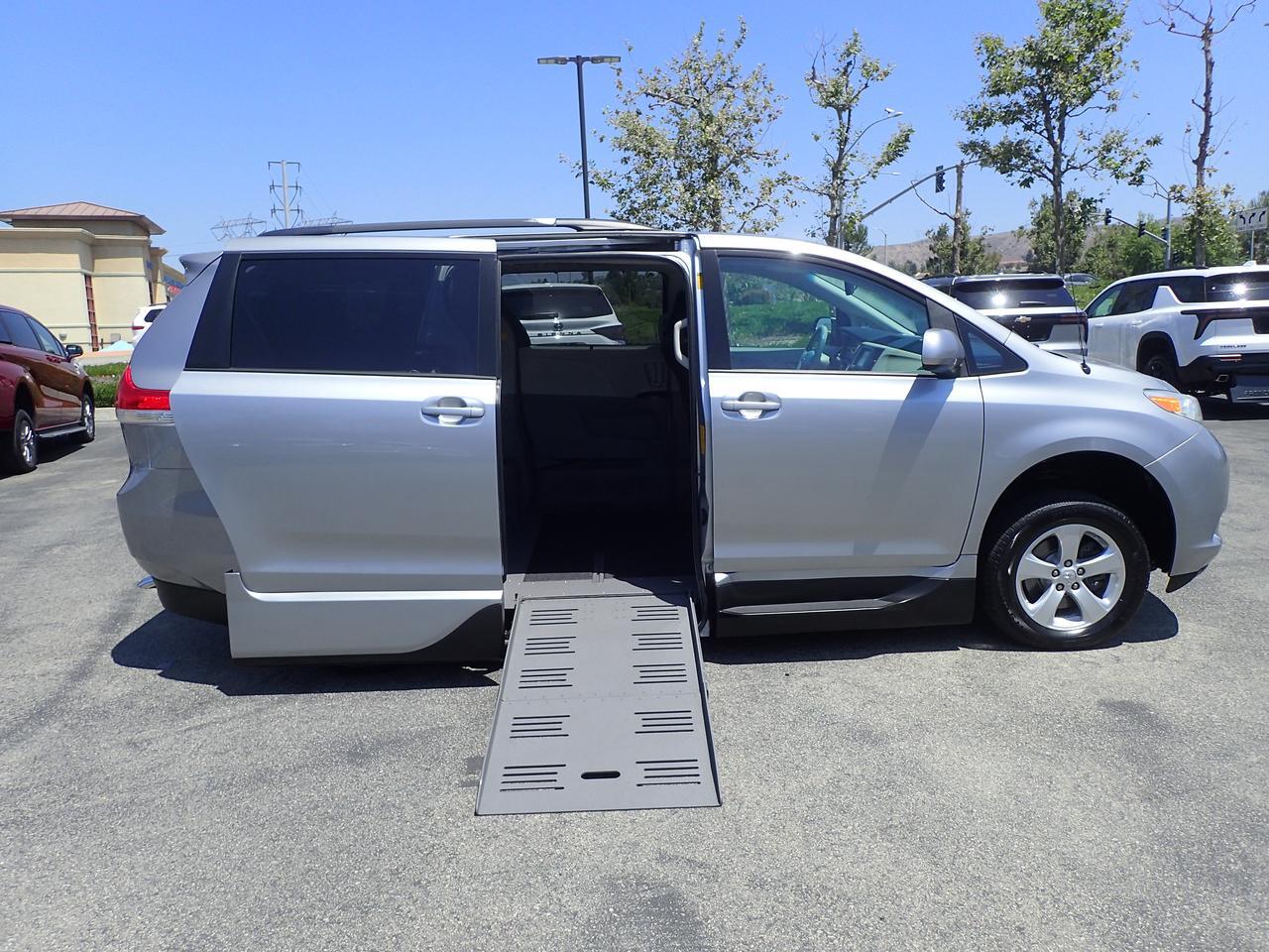 2013 Toyota Sienna LE Anaheim CA