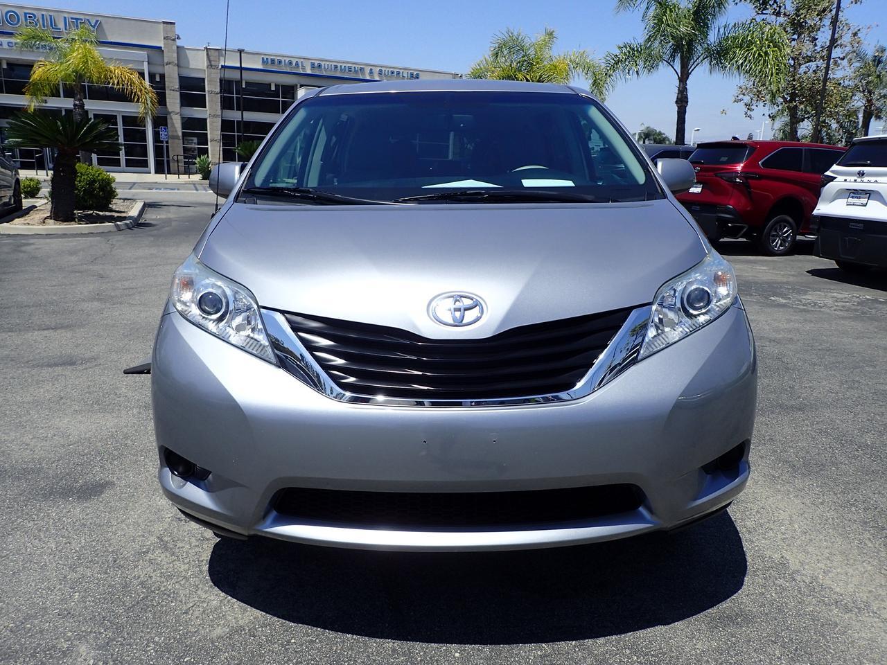 2013 Toyota Sienna LE
