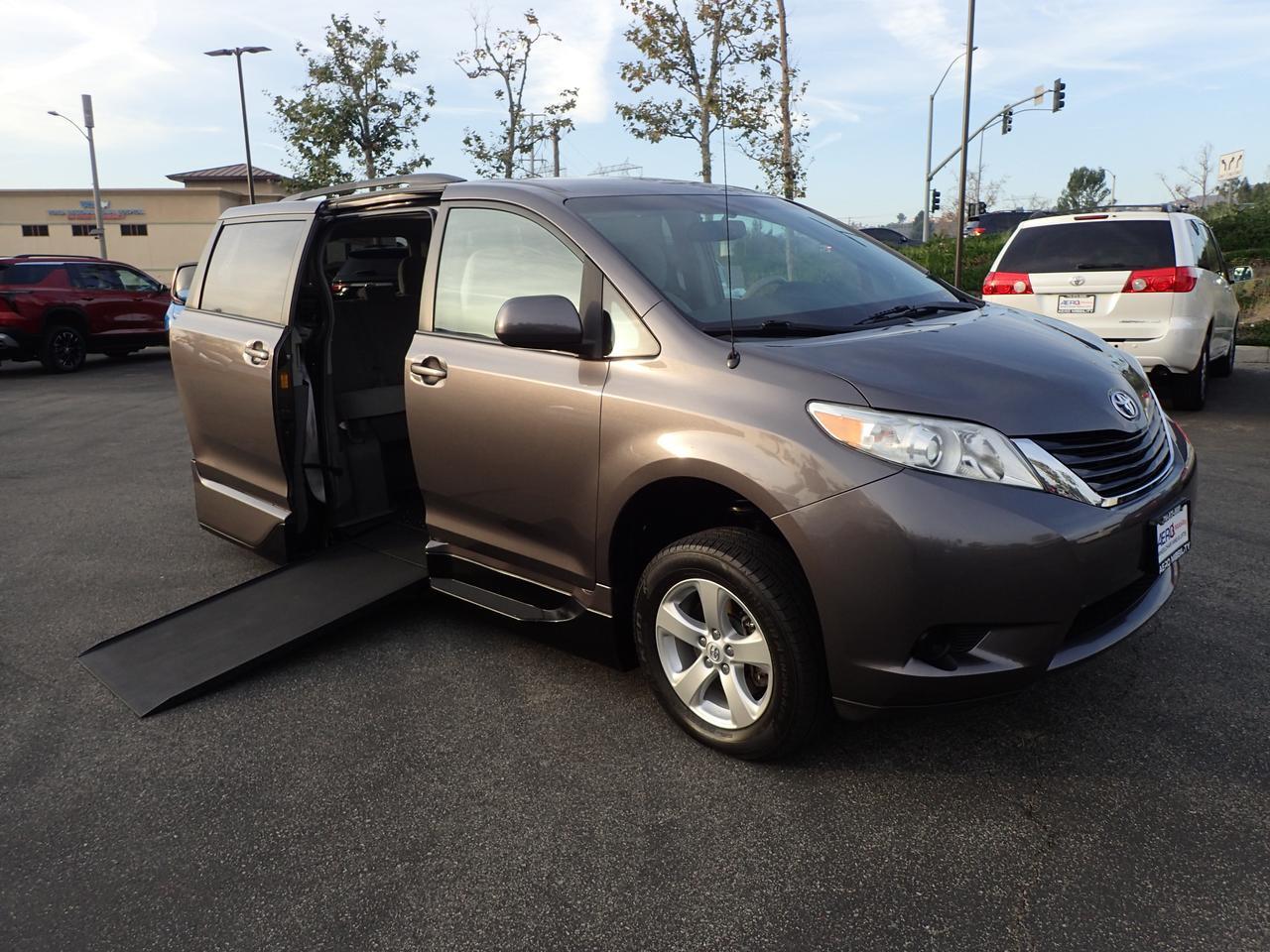 2013 Toyota Sienna LE