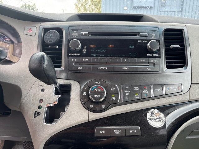 2013 Toyota Sienna LE Cleveland OH