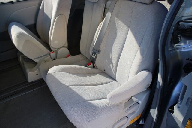 2013 Toyota Sienna LE Melbourne FL