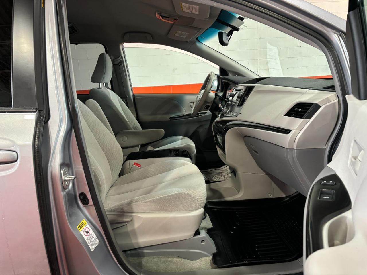 2013 Toyota Sienna LE V6 7 Passenger Auto Access Seat Franklin OH