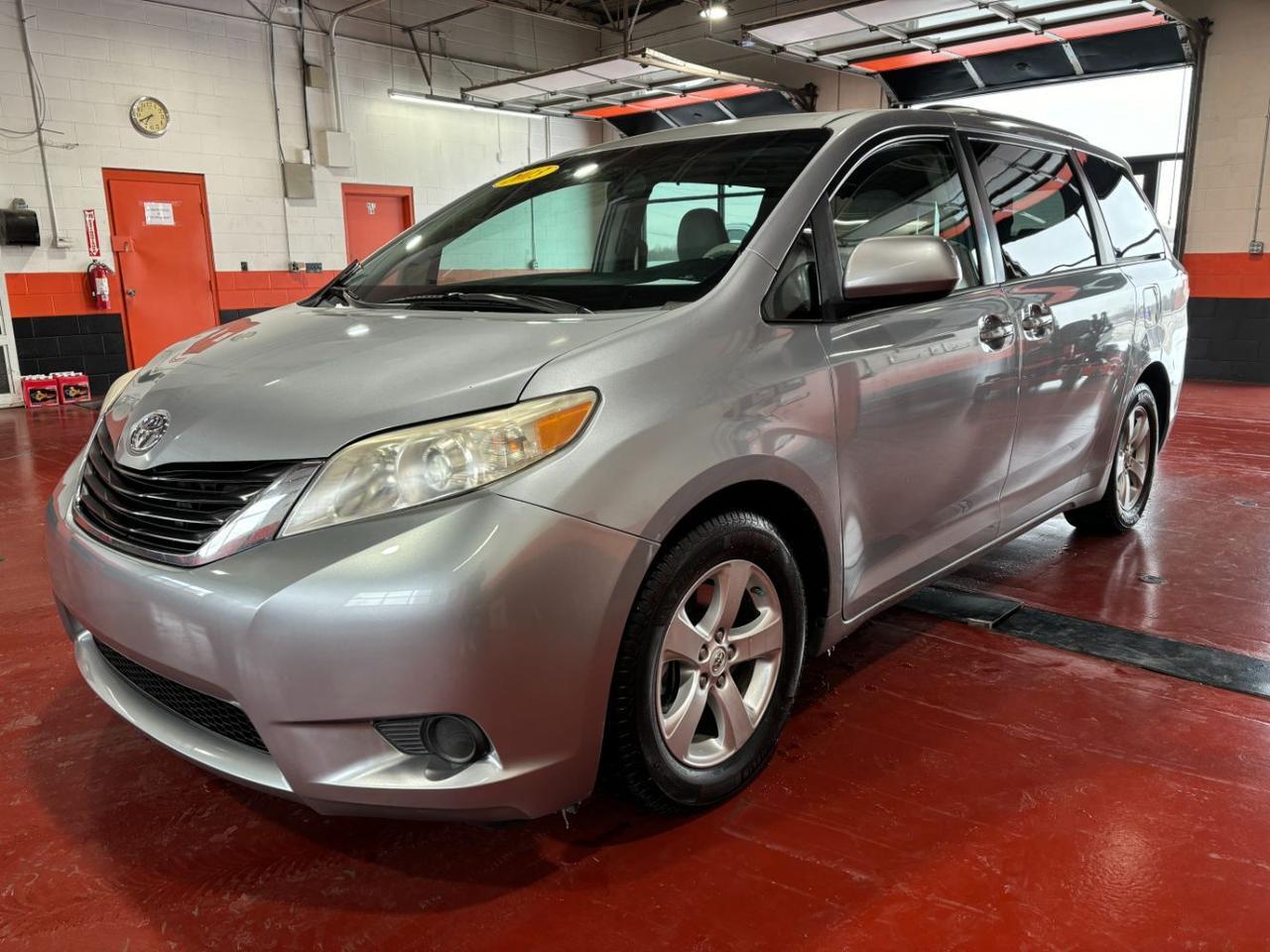 2013 Toyota Sienna LE V6 7 Passenger Auto Access Seat Franklin OH
